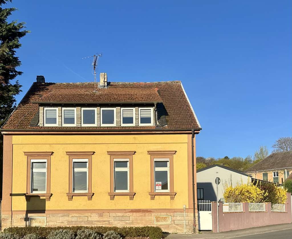 Immobilie in Kirchheimbolanden - Charmantes Sandsteinhaus mit ca. 180 m², separater Einheit, großem Hof & einzigartigem Partykeller - Bild 0