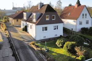Ruhig wohnen - stadtnah leben: Ein- oder Zweifamilienhaus für Familien oder Generationen – Die vollständige Adresse der Immobilie erhältst du vom Anbieter., 24145 Gaarden-Süd und Kronsburg, Kiel – Vorschaubild 2
