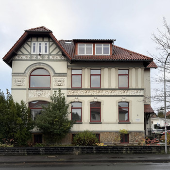 Gemütliche 4,5-Zimmer-Wohnung mit großem Balkon in Bahnhofsnähe

