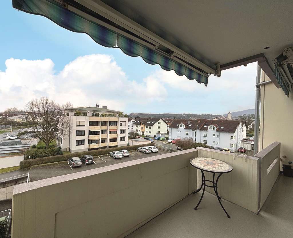 Immobilie in Endingen - Ihr neues Zuhause am Kaiserstuhl – Stilvolle 4-Zimmer-Wohnung mit zwei Balkonen - Bild 3