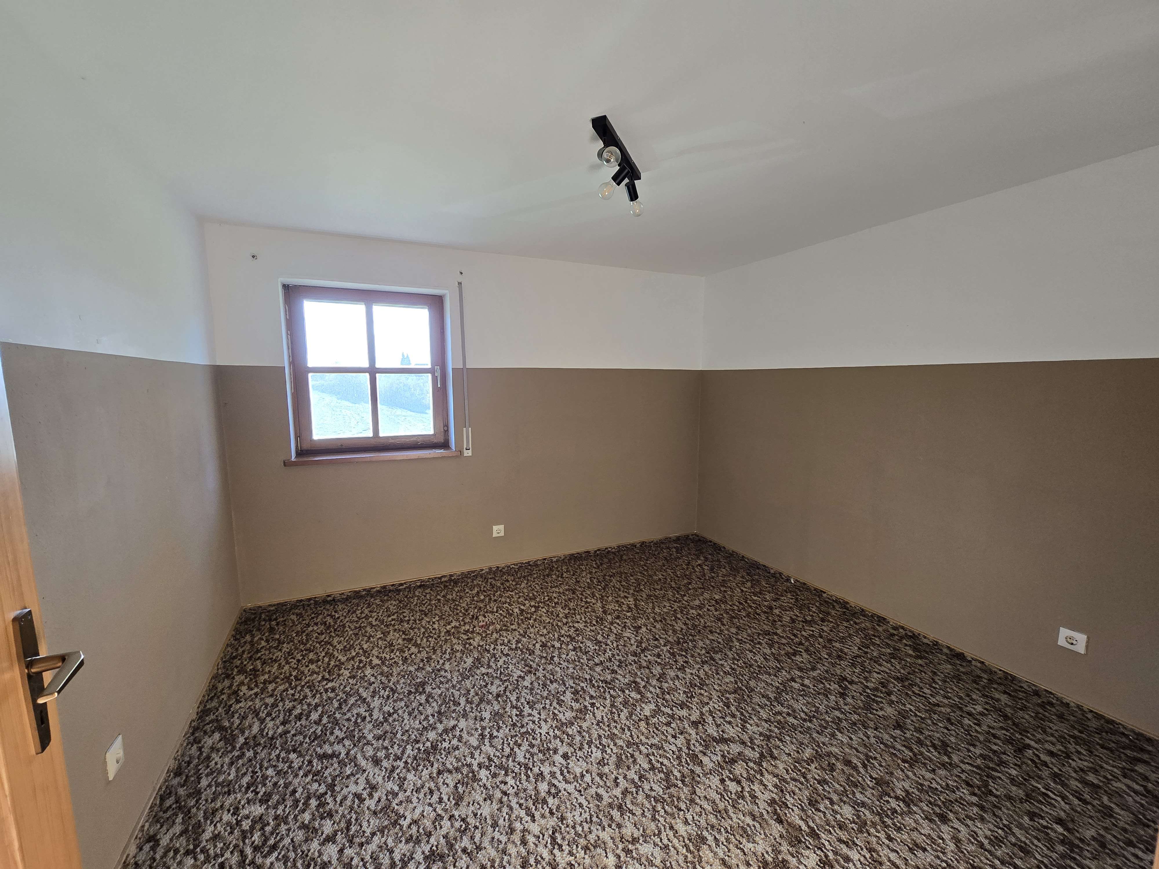 Immobilie in Tann - ... Seltene Gelegenheit - beziehbares Sacherl mit rd. 2ha Grund in ruhiger Alleinlage ... - Bild 0