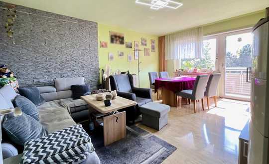 Gut aufgeteilte 3 Zimmer Wohnung mit großem Balkon und Garage