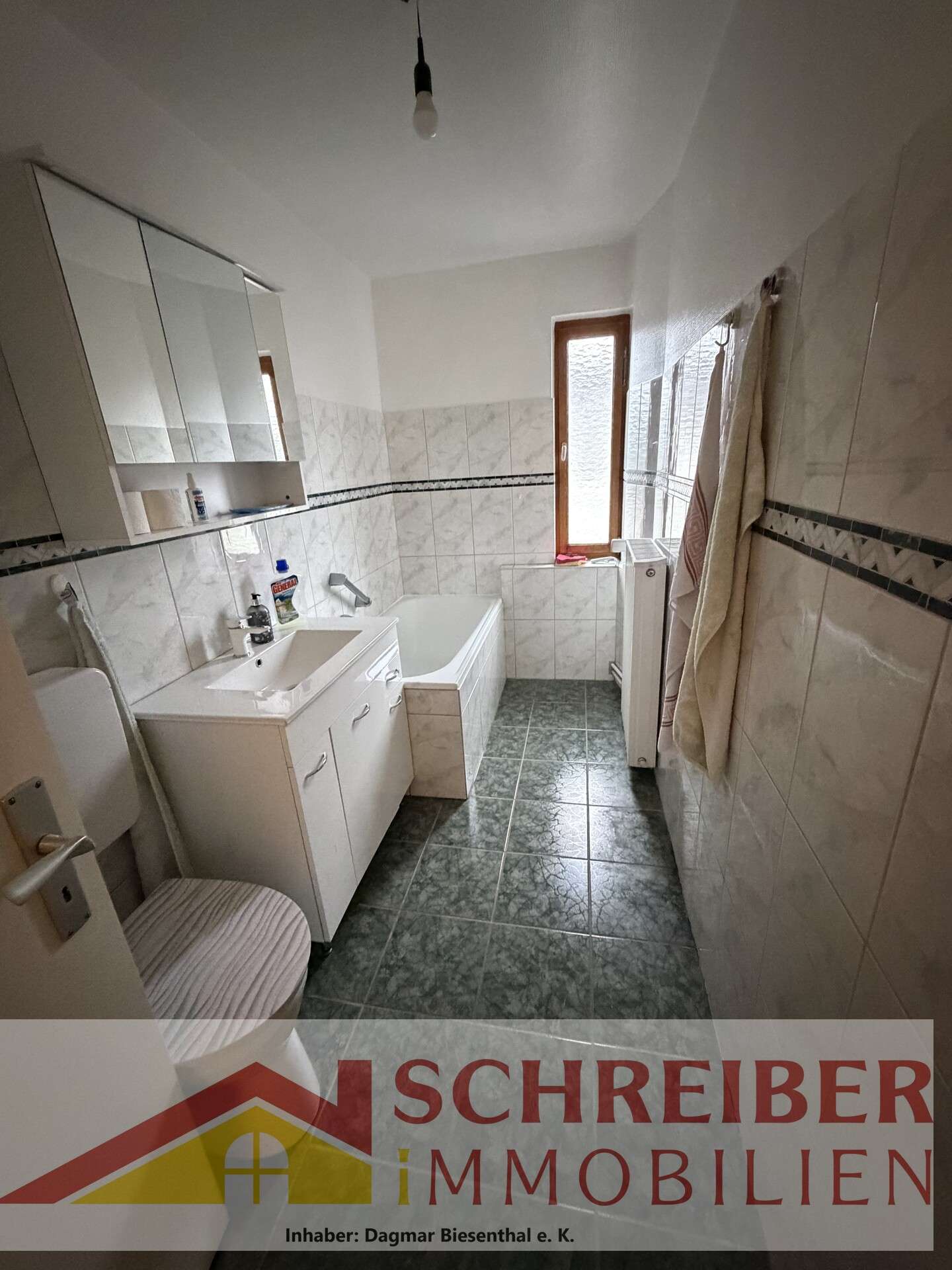 Immobilie in Biedenkopf - Großes Ein- / Zweifamilienhaus mit 3 Garagen in Biedenkopf - Wallau zu verkaufen - Bild 3