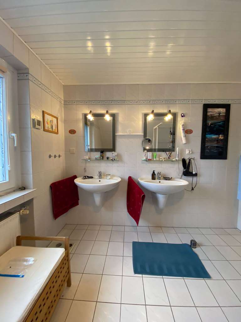 Immobilie in Burgwedel - Gepflegtes Einfamilienhaus mit 5 Zimmern in Großburgwedel- Gewerbe nötig!! - Bild 2