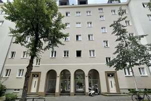 Berlin-Neukölln: Vermietete 2,5-Zimmer-Wohnung mit freier Garage