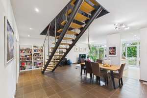 WOHNEN WIE IM HAUS – GROSSZÜGIGE MAISONETTEWOHNUNG MIT TERRASSE UND GARTENANTEIL – Die vollständige Adresse der Immobilie erhältst du vom Anbieter., 65207 Naurod, Wiesbaden – Vorschaubild 2