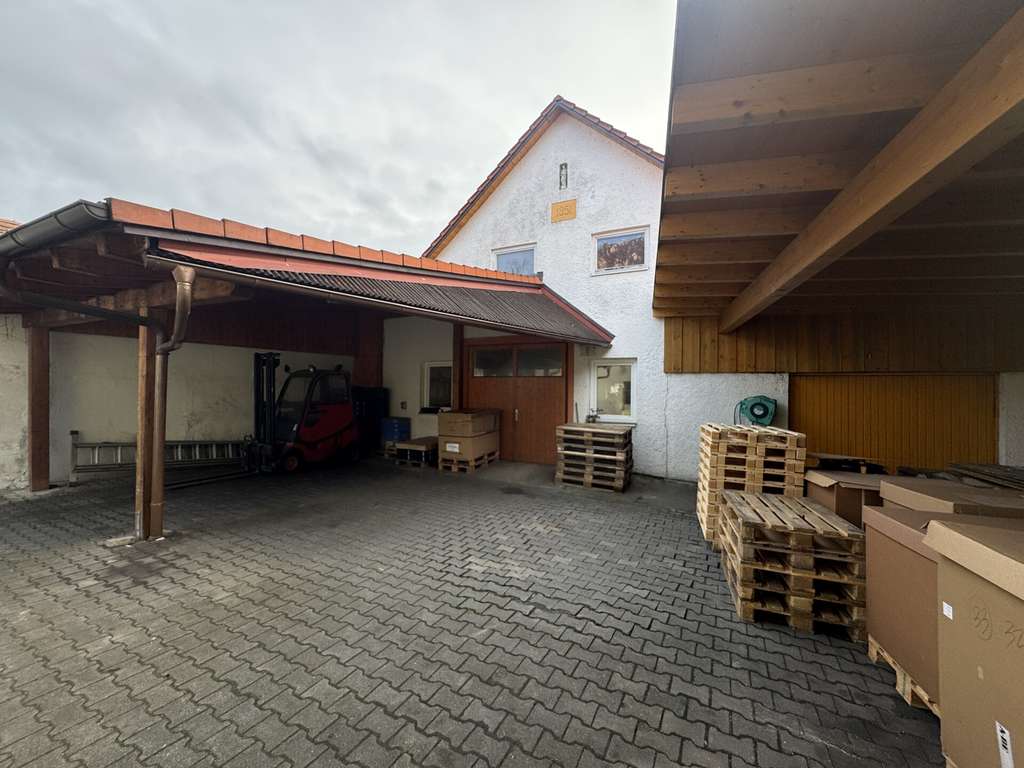 Immobilie in Postau - Vielseitiges ZFH in Postau mit Gewerbefläche – ideal für Handwerk, Familie & Zukunftspläne - Bild 1