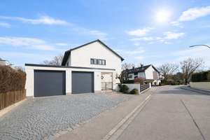 Attraktives 3-Parteien-Haus mit Entwicklungs-/Erweiterungspotenzial in zentraler Lage von Dachau – Die vollständige Adresse der Immobilie erhältst du vom Anbieter., 85221 Dachau – Vorschaubild 2