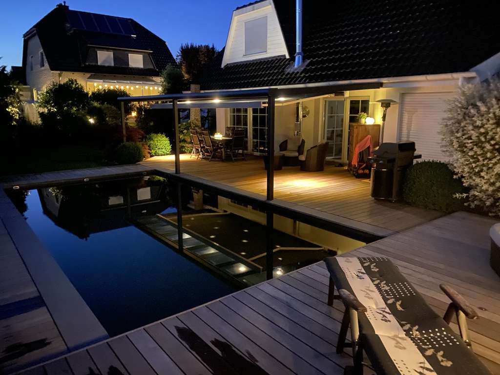 Immobilie in Lehre - Exklusives Traumhaus mit eingelassenem Pool und stilvoller Ausstattung - Bild 0