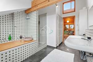 Großzügige Villa mit Einliegerwohnung, Pool und Panoramablick am Fuße der Achalm – Die vollständige Adresse der Immobilie erhältst du vom Anbieter., 72760 Reutlingen-Mitte, Reutlingen – Vorschaubild 17
