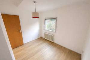 Gartenidylle inklusive: Zweifamilienhaus mit Grillhütte – sofort bezugsbereit – Die vollständige Adresse der Immobilie erhältst du vom Anbieter., 54295 Kürenz, Trier – Vorschaubild 9