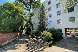 Solln: Einladende, helle 3 Zimmer-Wohnung
mit großzügigem Süd-Balkon in sehr gepflegter Wohnanlage. – Die vollständige Adresse der Immobilie erhältst du vom Anbieter., 81477 Solln, München – Vorschaubild 2