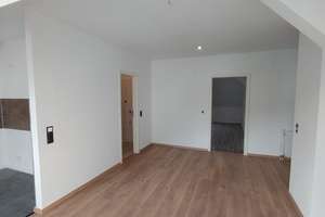 ***Sehr schöne, helle 3 Raumwohnung mit Blick ins Grüne mit neu saniertem Bad, EBK möglich*** – Lessingplatz 6, 9130 Sonnenberg, Chemnitz – Vorschaubild 14