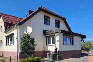 KLEINES REIHENENDHAUS MIT GROSSZÜGIGEM GRUNDSTÜCK IN GOLLMITZ! – Uckermark (Kreis) – Vorschaubild 1