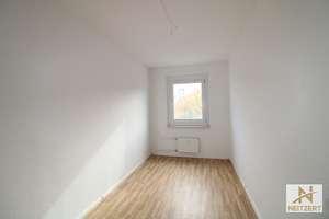 Helle 3-Zimmer-Wohnung in Leipzig / Lausen-Grünau, zentrale Lage, Hausmeisterservice u.v.m. – Zingster Straße 6, 4207 Lausen-Grünau, Leipzig – Vorschaubild 1