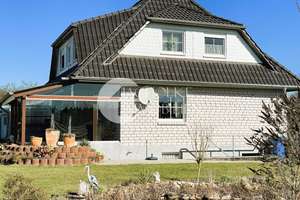 Wohnen mit Stil und Charme: Großzügiges Einfamilienhaus mit Pool-Traumgrundstück in Dedelstorf – Die vollständige Adresse der Immobilie erhältst du vom Anbieter., 29386 Dedelstorf – Vorschaubild 4