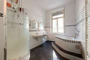 Inviting downtown apartment 2 BR, 1.5 BA, fitted kitchen, balcony & garage | WAGNER IMMOBILIEN – Schiersteiner Straße 8, 65185 Mitte, Wiesbaden – Vorschaubild 4