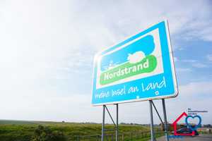 Modernisiertes Massivhaus auf Nordstrand - Kapitalanlage, Baulandfläche, Pferdehaltung möglich – Nordfriesland (Kreis) – Vorschaubild 1