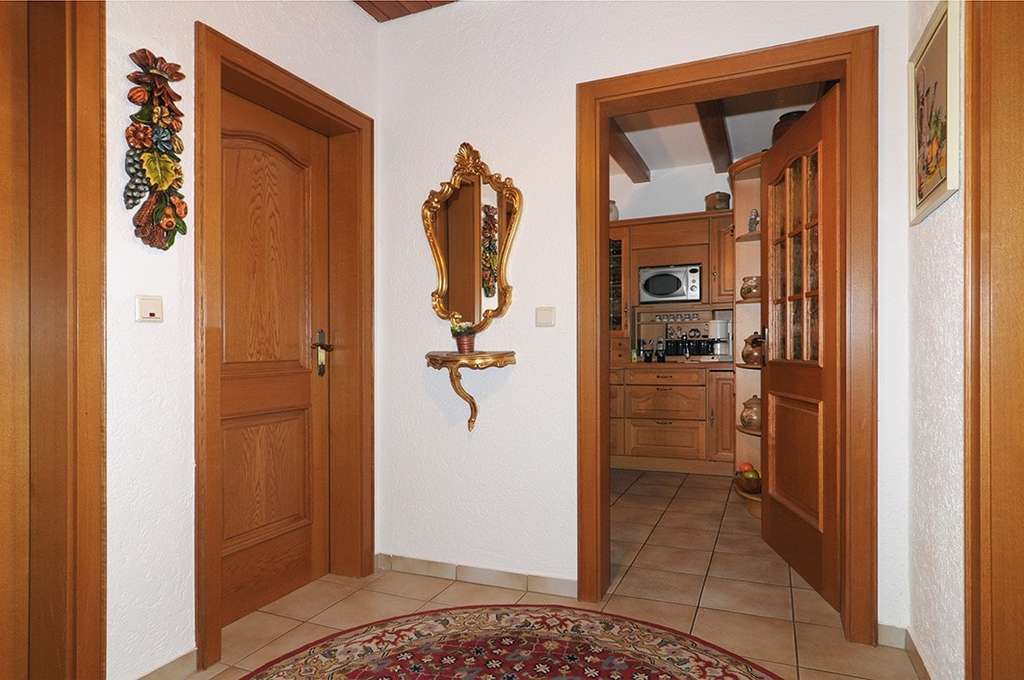 Immobilie in Bad Staffelstein - Charmantes, ruhig gelegenes und familienfreundliches Reihenendhaus mit idyllischem Garten und Garage - Bild 4