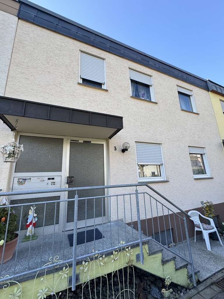 Immobilie in Remseck am Neckar - Wohnen in Neckarrems: 3-Zi.-EG-Wohnung mit Balkon & Hobbyraum im Zweifamilienhaus - Bild 2