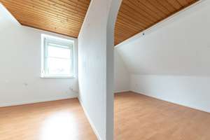 Ein kleines Reich unterm Dach – Charmante Wohnung in Essen-Überruhr – Die vollständige Adresse der Immobilie erhältst du vom Anbieter., 45277 Überruhr-Holthausen, Essen – Vorschaubild 9
