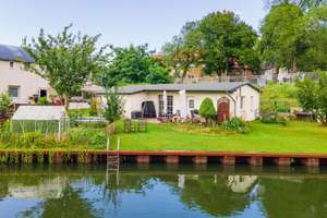 Am Wasser! Teil-sanierter Bungalow mit privatem Bootsanleger am Kanal, Einbauküche uvm in Rüdersdorf – Die vollständige Adresse der Immobilie erhältst du vom Anbieter., 15562 Rüdersdorf bei Berlin – Vorschaubild 1