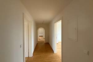 Großzügige Altbauwohnung mit Charakter