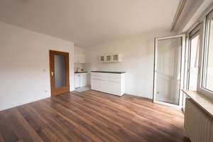 Sonniges Appartement mit großem Balkon – Aufzug – Küche – neues Bad in St. Johannis – Fleischmannstraße 26, 90419 Sandberg, Nürnberg – Vorschaubild 2