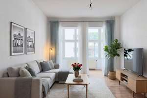 Altbau 3-Zimmer-Wohnung mit angebundenem Atelier/Showroom – Niebuhrstraße
