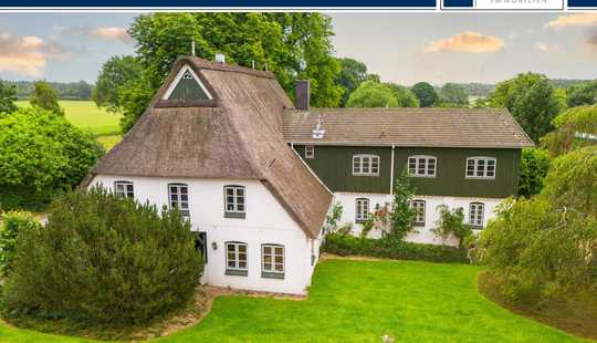 Bild von Historischer Kastanienhof mit drei Wohneinheiten in ländlicher Idylle