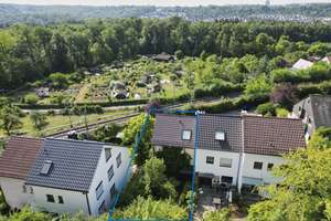 Reihenendhaus in guter Lage - mit ELW, Garage und großem Gestaltungspotential