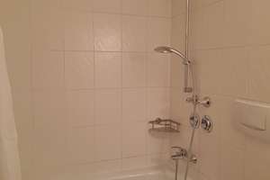 Ruhige Oase in der Stadt!  2 ZKB / Balkon / Tiefgarage. Toplage an der Kahnfahrt.  * Frei * – Oblatterwallstrasse 36 a, 86153 Jakobervorstadt-Nord, Augsburg – Vorschaubild 10