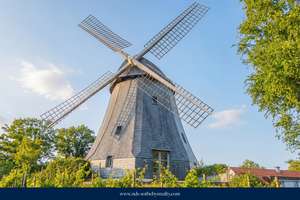 Groß-Buchholz: Restaurierte Windmühle mit Blick auf den Mittellandkanal