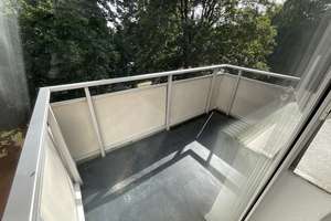 Frisch renovierte 3 Zimmer-Wohnung mit Balkon und modenisiertem Tageslichtbad mit Wanne – Eutiner Str. 20, 23554 Sankt Lorenz Nord, Lübeck – Vorschaubild 4