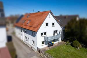 Charmante Doppelhaushälfte mit großem Potenzial in ruhiger Lage – Die vollständige Adresse der Immobilie erhältst du vom Anbieter., 72535 Heroldstatt – Vorschaubild 1