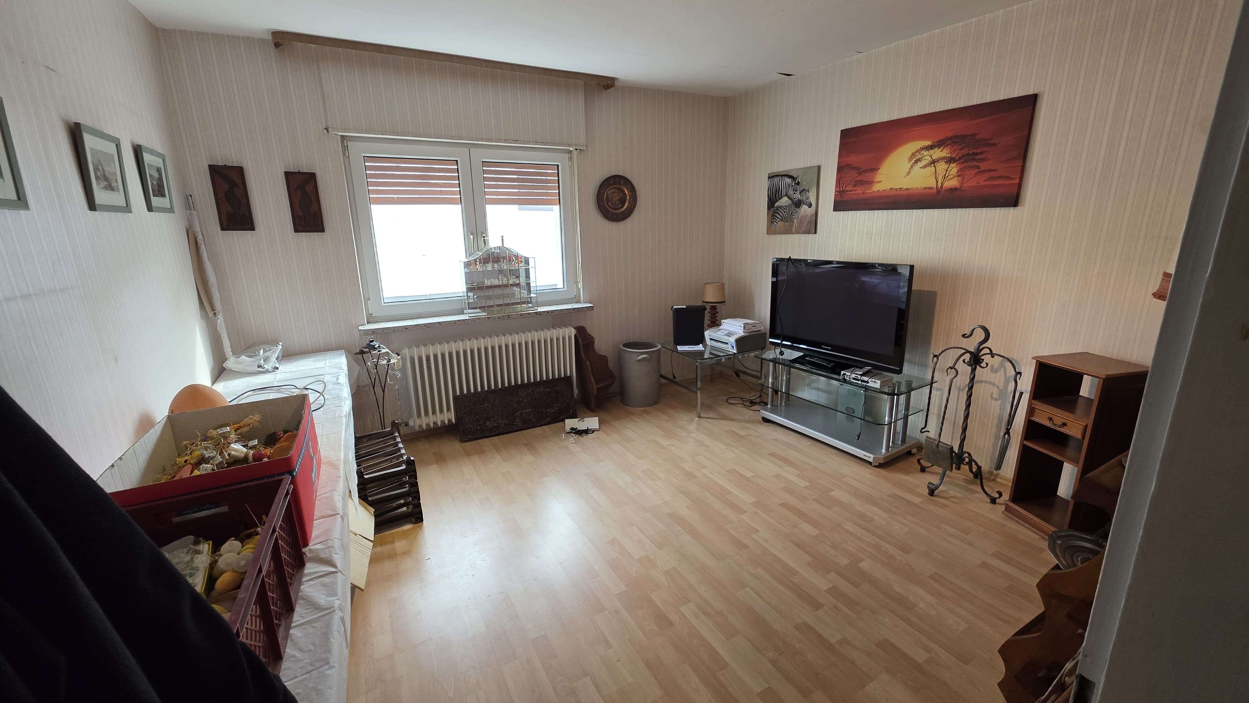 Immobilie in Philippsburg - 1-2 Familienhaus mit gutem Raumangebot und großen Garagentrakt der ideal für Hobbyhandwerker ist - Bild 3