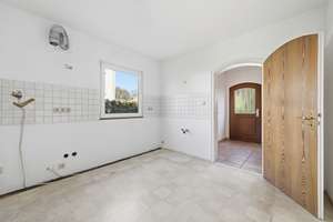 Charmantes Isartaler Holzhaus auf traumhaftem Grundstück mit enormem Entwicklungspotential. – Die vollständige Adresse der Immobilie erhältst du vom Anbieter., 81249 Lochhausen, München – Vorschaubild 6