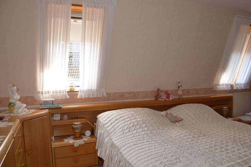 Immobilie in Otterndorf - Solides Zweifamilienhaus in zentraler Lage in Otterndorf mit schönem Grundstück - Bild 0