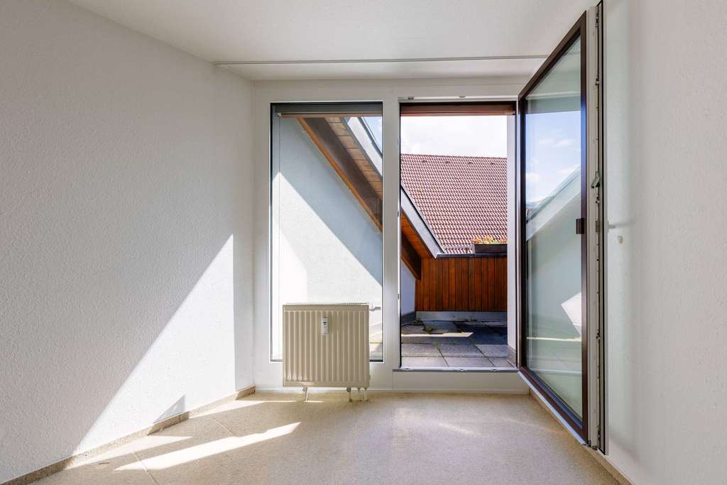 Immobilie in Kirchzarten - Bezugsfreie 2-Zimmer-Wohnung mit Balkon, TG-Stellplatz und Außenstellplatz zentral in Kirchzarten - Bild 4