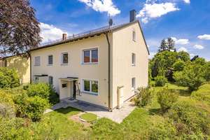 Doppelhaushälfte mit sonnigem Garten und viel Platz für die ganze Familie – Die vollständige Adresse der Immobilie erhältst du vom Anbieter., 81243 Aubing-Süd, München – Vorschaubild 2