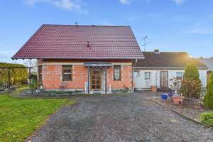 ***Wohnhaus mit zwei Gebäudeteilen in Obersuhl zu verkaufen*** – Die vollständige Adresse der Immobilie erhältst du vom Anbieter., 36208 Wildeck – Vorschaubild 1