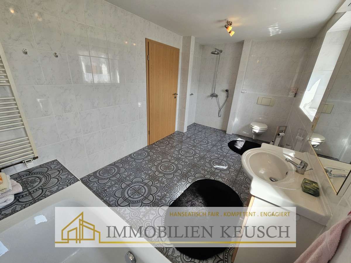 Immobilie in Langwedel - 1-2 Fam.-Haus mit viel Platz über drei Etagen, Sonnenterrasse & Balkon, div. Garagen & Werkstatt - Bild 0