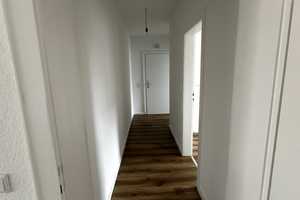 Frisch sanierte, gut geschnittene 2 Zimmer Wohnung mit Balkon – Fuchsstraße 84, 47055 Duisburg – Vorschaubild 2