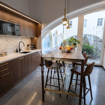 Zentral gelegene Büroflächen in denkmalgeschütztem Altbau. combine Transatcion