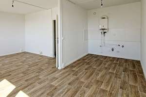 Geräumige Familienwohnung mit Balkon – direkt bezugsfrei – Richard-Paulick-Straße 12, 6124 Südliche Neustadt, Halle (Saale) – Vorschaubild 4