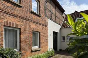 Großzügiges Einfamilienhaus mit Balkon und Stellplatz
 – Hannover – Vorschaubild 2