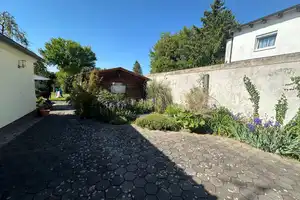 Renovierte kl. Doppelhaushälfte mit großem, gepflegtem Garten, Garage und Gartenhaus! – Kirschenweg 0, 86169 Augsburg – Vorschaubild 2