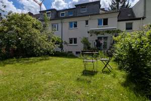 Beidseitig angebautes Einfamilienhaus mit traumhaftem Südwestgarten in Köln-Neuehrenfeld
