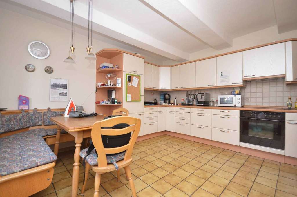 Immobilie in Lutter am Barenberge - Großes, gepflegtes Haus mit 2 Wohnungen, großem Garten + 3 Garagen. - Bild 3