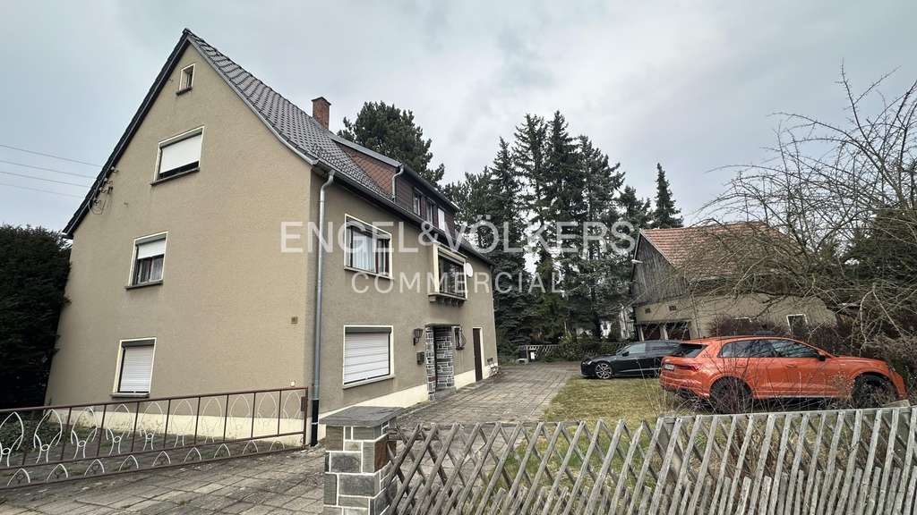 Immobilie in Glauchau - Sanierungsbedürftiges Einfamilienhaus mit ehemaliger Praxis - Bild 1